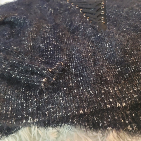 Express Sweater - Picture 4 of 8